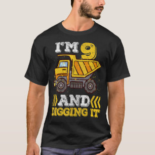Camiseta 9º Aniversário, tenho 9 anos e cavando o caminhão