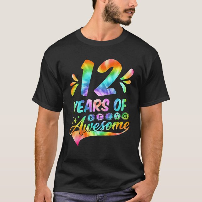 Camiseta 9º Anos Aniversário Tie-Dye Engraçado Incrível 9 A (Frente)