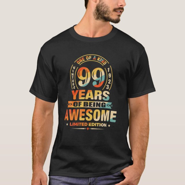 Camiseta 99º Aniversário Oferece 99 Anos De Incrível Vint (Frente)