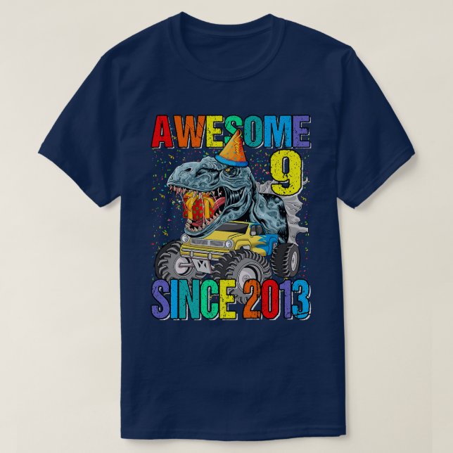 Camiseta 9 Incrível Desde 2013 Monstro Dinossauro Caminhão  (Frente do Design)