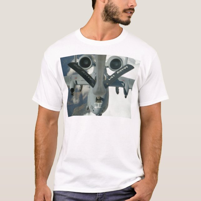 Camiseta A-10 que está sendo reabastecido por KC-135 (Frente)