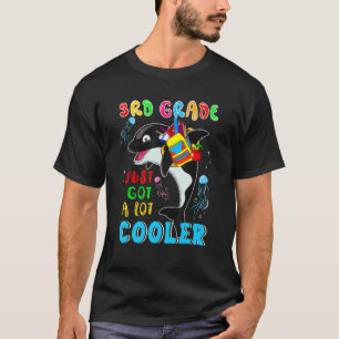 Camiseta A 3ª Série Acabou de Ficar Muito Mais Legal Baleia