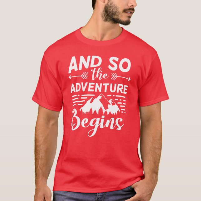 Camiseta A aventura do acampamento começa com os amigos do  (Frente)