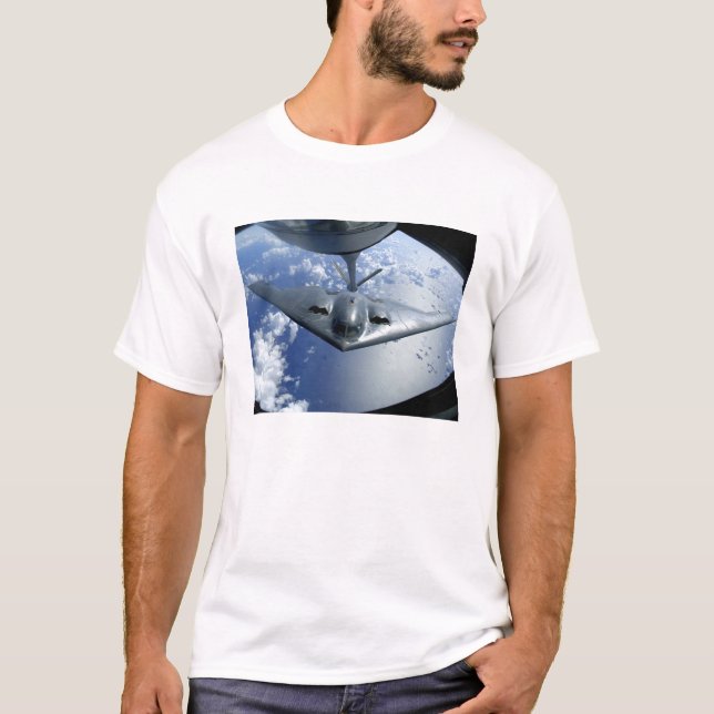 Camiseta A B-2 Espírito entra em posição de reabastecimento (Frente)