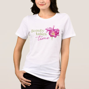 Camiseta A Beleza Leva Tempo Orquídea Aquarela Floral rosa