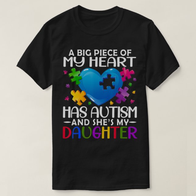 Camiseta A Big Piece Of My Heart Has Autism and She's My Da (Frente do Design)