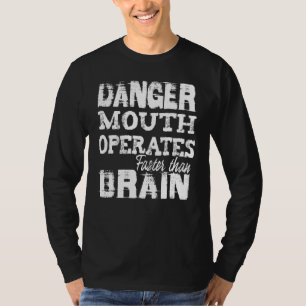 Camiseta A boca de perigo opera mais rápido que o cérebro