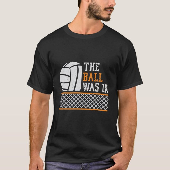 Camiseta A Bola Estava Em Quotas Engraçadas De Voleibol (Frente)
