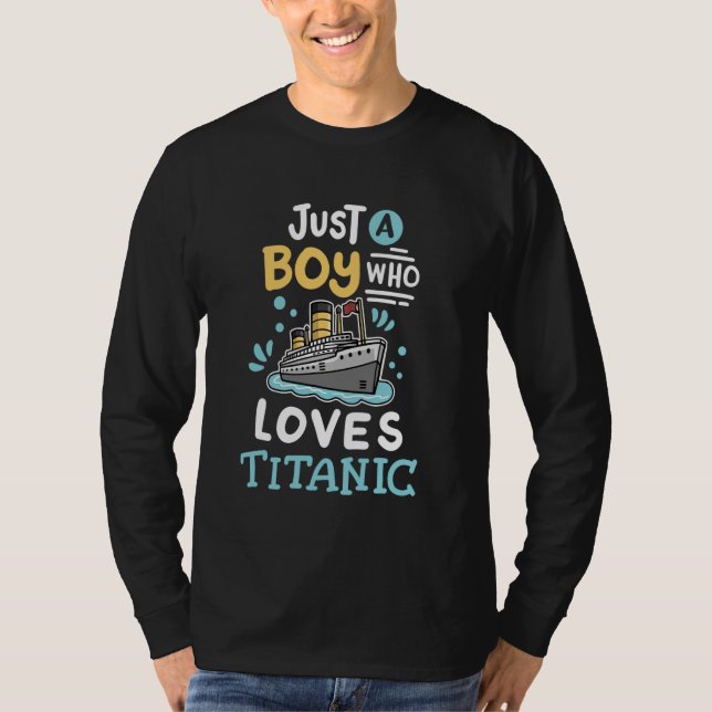 Camiseta A Boy Who Loves The RMS Titanic Funny Cruise Ship  (Frente)