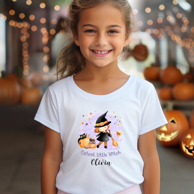 Camiseta A Bruxa mais cabra do Halloween (The Cutest Little Witch Name Halloween T-Shirt)