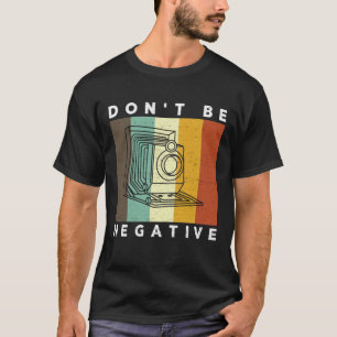Camiseta A câmera não é vintage retro negativo das cores