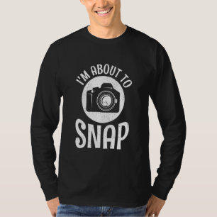Camiseta A Câmera Prepara-Se Para Encaixar Fotografias Da C