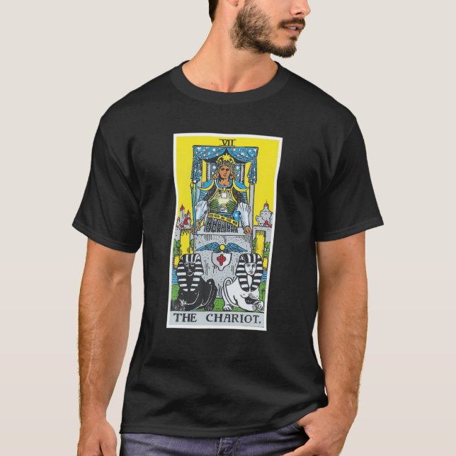 Camiseta A Carteira de Carruagem de Tarot Oculta Crenças (Frente)