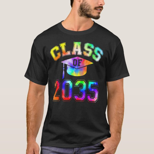 Camiseta A Classe De 2035 Cresce Comigo Feliz Primeiro Dia  (Frente)