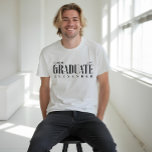 Camiseta A Classe de Tendência Moderna do Formando do Nome<br><div class="desc">Classe de formando de nome personalizado moderno e moderno de t-shirt 2022. Presente perfeito para o formando para celebrar suas realizações e vestir orgulhosamente. Nota: a cor do texto pode ser alterada de acordo com sua preferência. Design por Moodthology.</div>