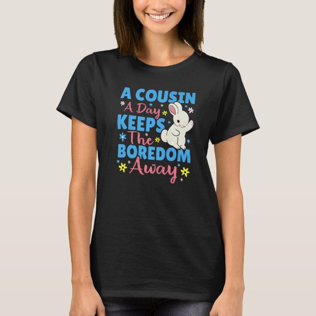 Camiseta A Cousin A Day Keeps The Boredom Away Bunny (Frente)