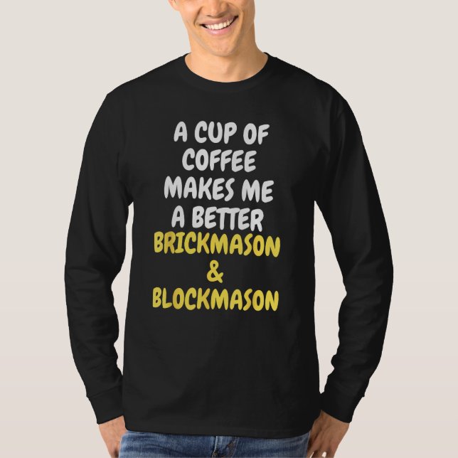 Camiseta A Cup Of Coffee Makes Me A Better BRICKMASON & BLO (Frente)