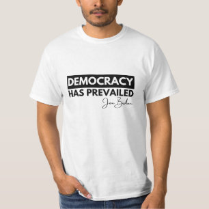 Camiseta A democracia prevaleceu Joe Biden