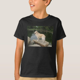 Camiseta A Dog At A Pond