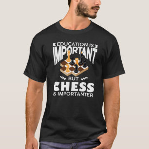 Camiseta A educação de xadrez é importante, mas o xadrez é.