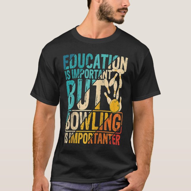 Camiseta A Educação É Importante, Mas A Boliche É Important (Frente)