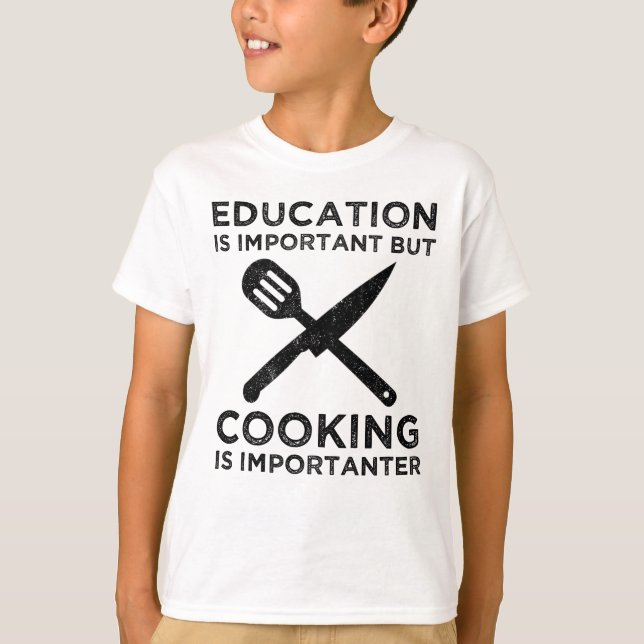 Camiseta A Educação É Importante, Mas O Cozinhar É Importan (Frente)