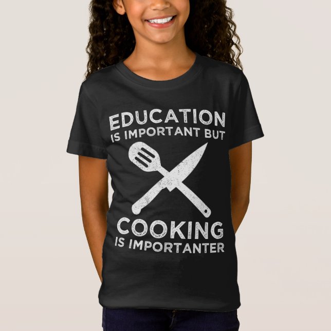 Camiseta A Educação É Importante, Mas O Cozinhar É Importan (Frente)