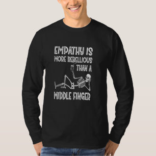 Camiseta A Empatia É Mais Rebelde Que Um Dedo do Meio