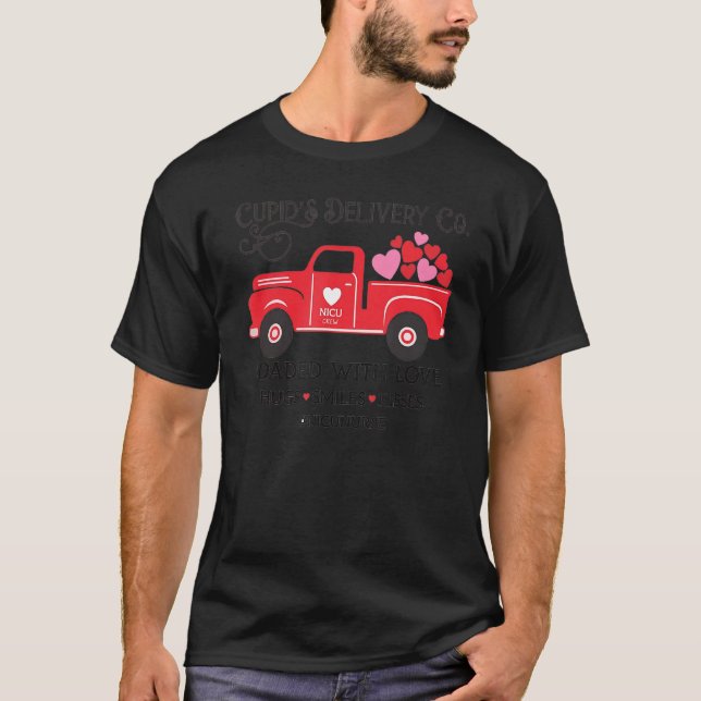 Camiseta A Entrega De Cupido Carregada Com A Enfermeira Da  (Frente)