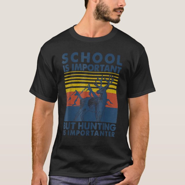 Camiseta A Escola É Importante, Mas A Caça É Importante. (Frente)