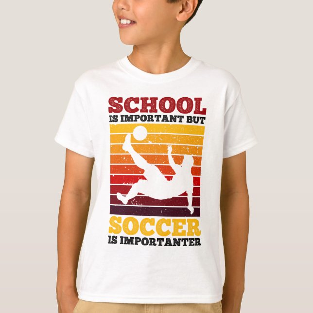 Camiseta A Escola É Importante Mas O Futebol É Importante (Frente)