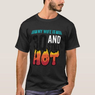 Camiseta A esposa do aniversário de 30 anos ainda está quen