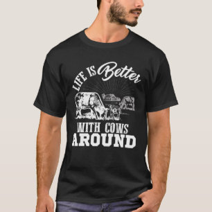 Camiseta A Fazenda Engraçada É Melhor Com Vacas Ao Redor De