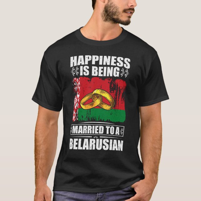 Camiseta A Felicidade É Casada Com Um Bielorrusso (Frente)