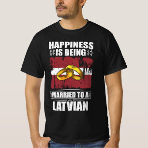 Camiseta A Felicidade É Casada Com Um Letão