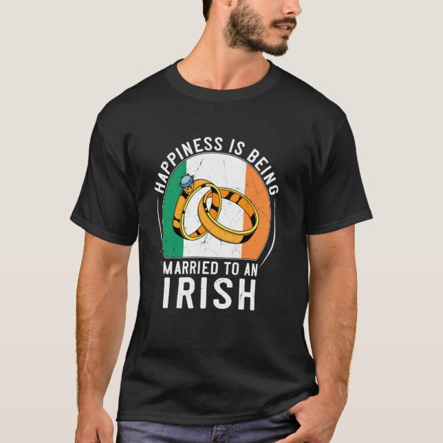 Camiseta A Felicidade É Ser Casado Com Um Casamento Irlandê (Frente)