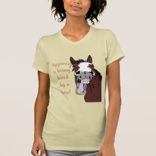 Camiseta A felicidade está sendo amada por um cavalo - cita