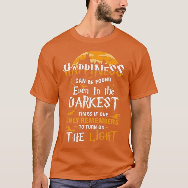 Camiseta A felicidade pode ser encontrada mesmo no escuro (Frente)