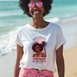 Camiseta A Festa de solteira da Tripulação do Bach<br><div class="desc">Torne sua festa de solteira inesquecível com nossa divertida e moderna design de camiseta retrorreflectora. Perfeito para cada um de seus hóspedes, esta camiseta única combina estética retrô divertida com talento contemporâneo, garantindo que todos pareçam fabulosos enquanto celebram. Apresentando uma linda retrorada desenhada à mão vestindo óculos cor-de-rosa e cabelos...</div>