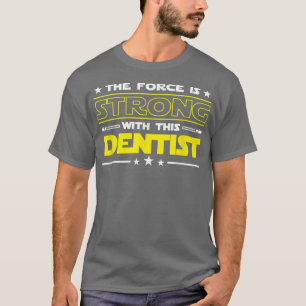 Camiseta A Força é forte com esse trabalho engraçado de den