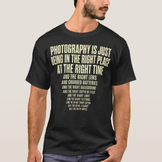 Camiseta A Fotografia É Apenas Estar No Lugar Certo