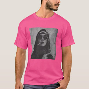 Camiseta A freira quente fuma cigarro, freira rebelde