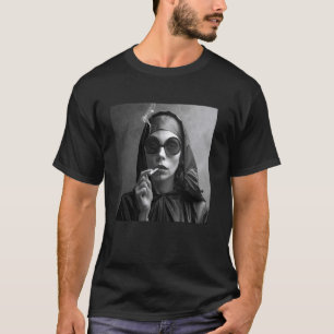 Camiseta A freira quente fuma cigarro, sem rebeldes