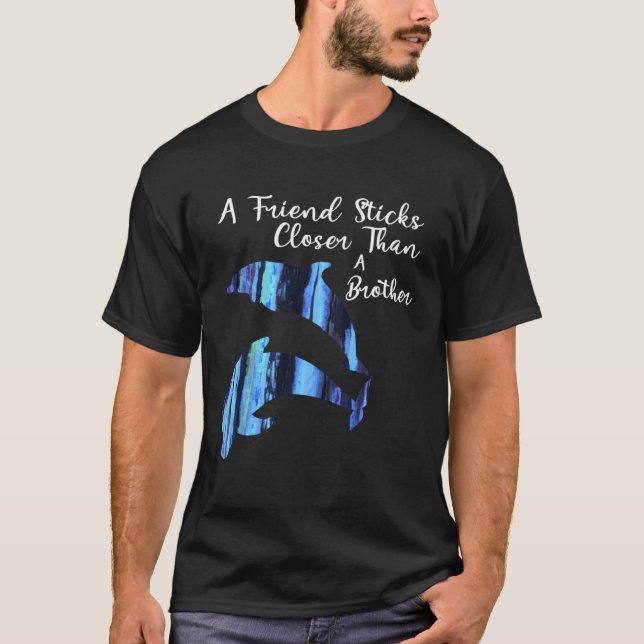 Camiseta A Friends Sticks Closer Than a Brother (Frente)