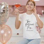 Camiseta A futura Sra. e o seu nome | Presente de Beleza Mo<br><div class="desc">Apresentando "A futura Sra. e seu nome", o moderno dom da beleza set de Zazzle Comemora a alegria ocasião da futura Sra. com um presente de beleza moderno de Zazzle que combina luxo, personalização e estilo. Este conjunto exclusivo de presentes foi projetado para fazer com que ela se sinta realmente...</div>