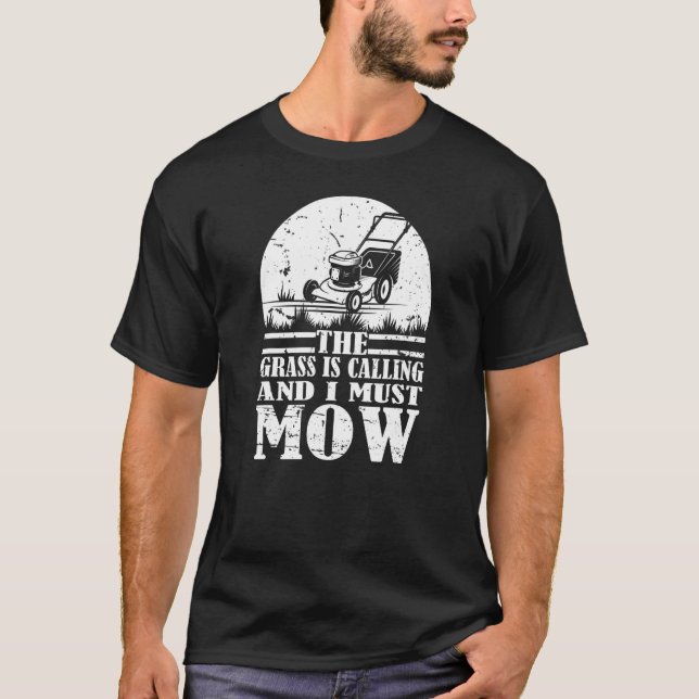 Camiseta A Grama Está Ligando E Eu Tenho Que Mover O Lawn C (Frente)