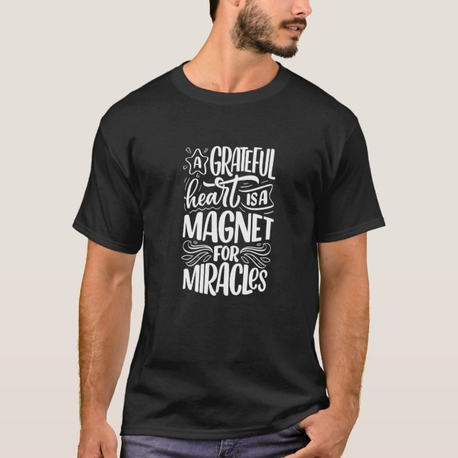 Camiseta A Grateful Heart is a Magnet for Miracles Inspirat (Frente)