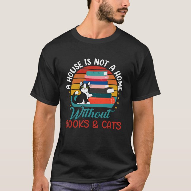 Camiseta A house is not a home without books and cats (Frente)