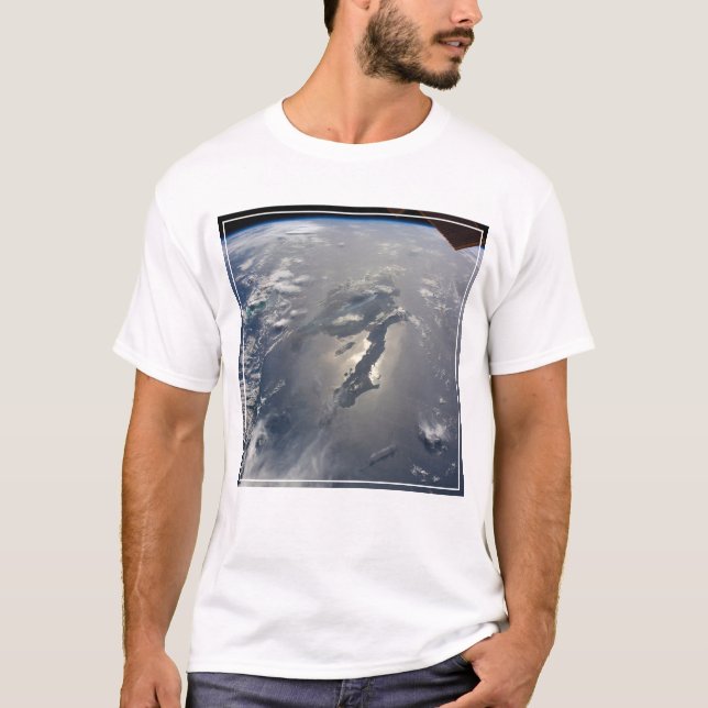 Camiseta A Ilha De Hispaniola Com Sunglin (Frente)