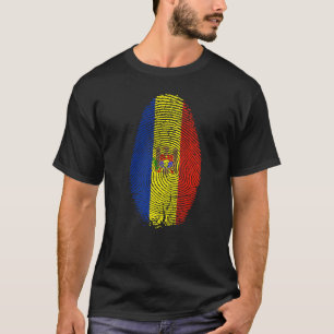 Camiseta A Impressão Digital Na Bandeira Da Moldávia Está N